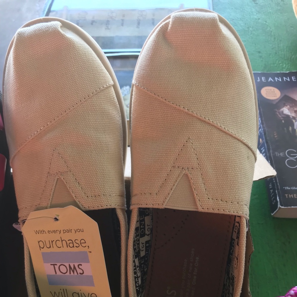 Girls Toms